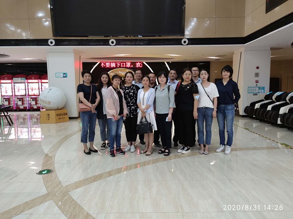 安徽鹽業(yè)地產(chǎn)集團公司機關(guān)第一、第二黨支部組織觀(guān)看愛(ài)國主義題材影片《八佰》