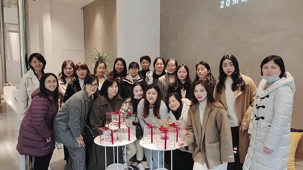 巧手做烘焙，甜蜜好時(shí)光——地產(chǎn)集團工會(huì )舉辦婦女節主題烘焙活動(dòng)