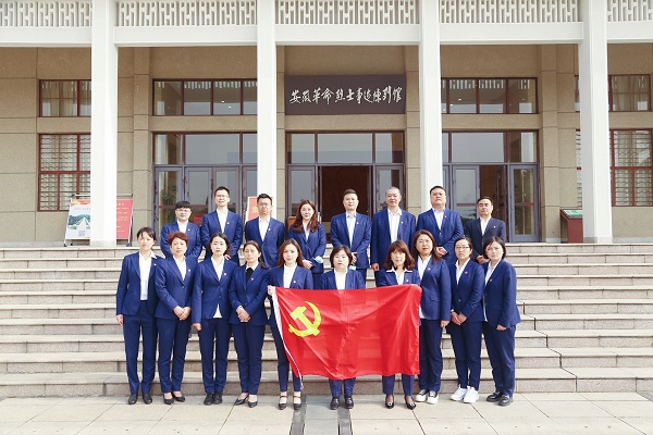 徽鹽地產(chǎn)集團機關(guān)第二黨支部開(kāi)展“緬懷革命先烈，傳承紅色基因”主題黨日活動(dòng)