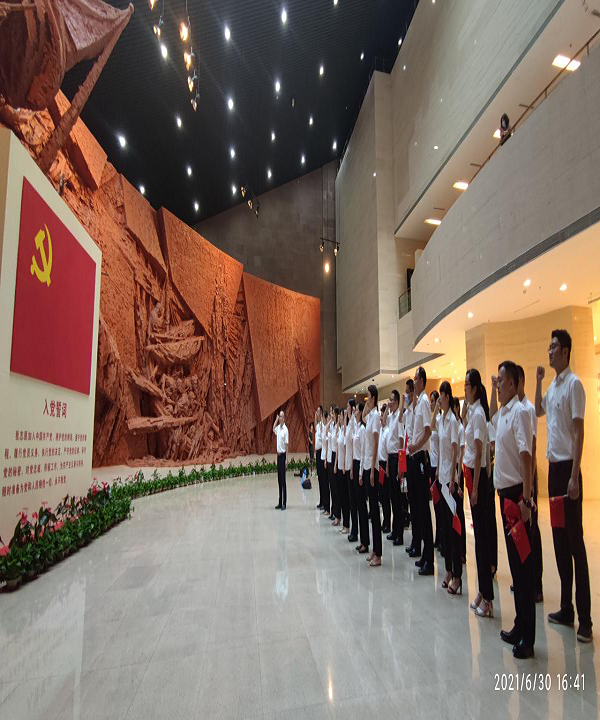 徽鹽地產(chǎn)集團開(kāi)展“追憶歷史，重溫入黨志愿書(shū)”主題活動(dòng)