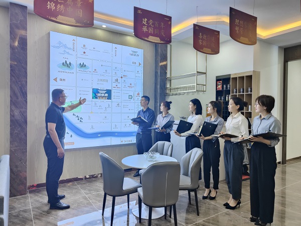 王思軍出席徽鹽地產(chǎn)集團黨委理論學(xué)習中心組學(xué)習擴大會(huì )