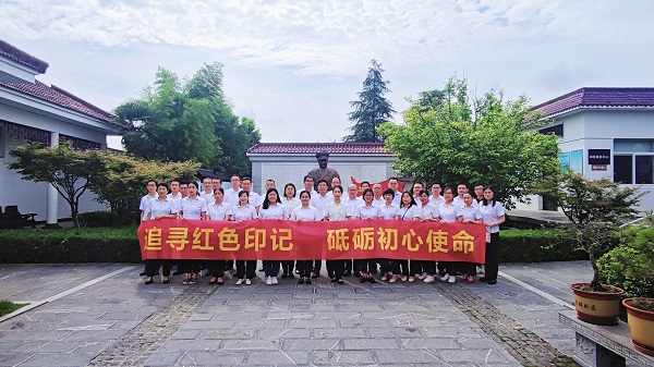 地產(chǎn)集團本部黨支部開(kāi)展“追尋紅色印記 砥礪初心使命”主題黨日活動(dòng)