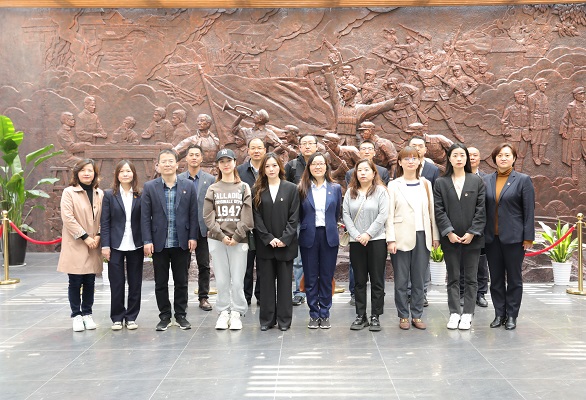 本部第一、二黨支部聯(lián)合開(kāi)展主題黨日活動(dòng)